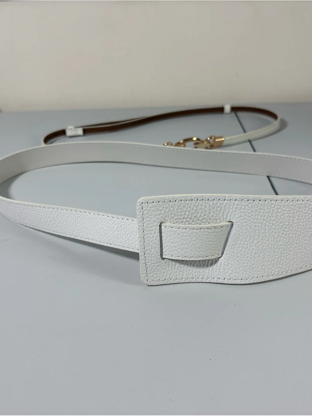 Minimalist White Chain-Accent Women’s Belt & Faux Leather Women’s Belt Set